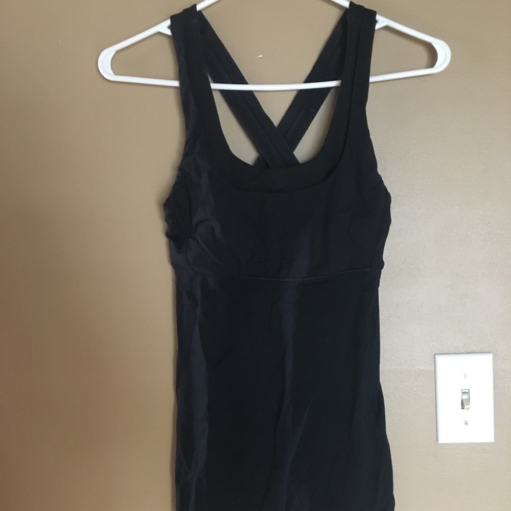 Lululemon top with POCKETS!!